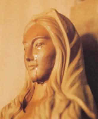 Estatua Maria llora