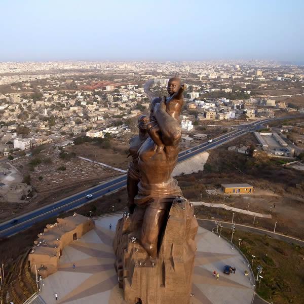 Monumento renacimiento africano ¿simbolo de locura o grandeza? (14)