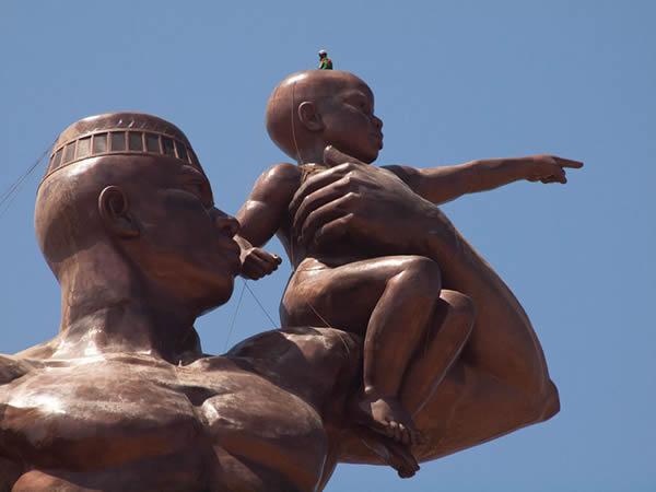 Monumento renacimiento africano ¿simbolo de locura o grandeza? (6)