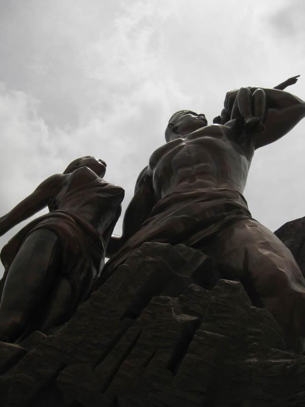 Monumento renacimiento africano ¿simbolo de locura o grandeza? (3)