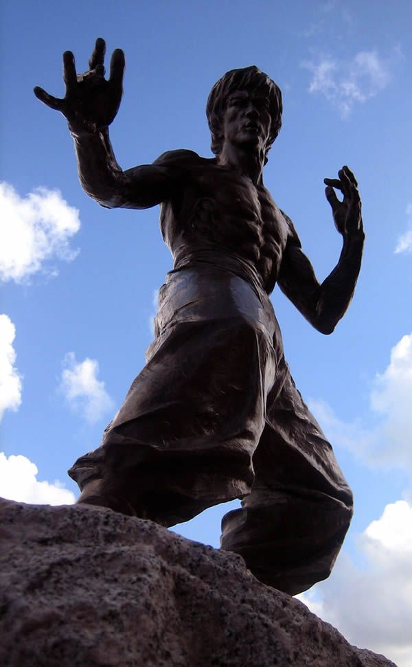 Estatua Bruce Lee (9)
