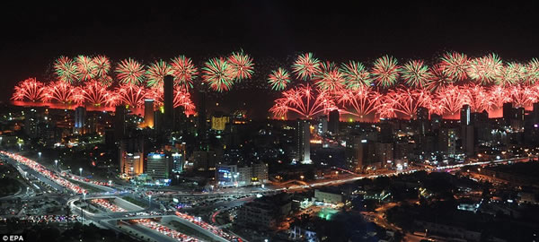 Kuwait fuegos artificiales jubileo oro (13)
