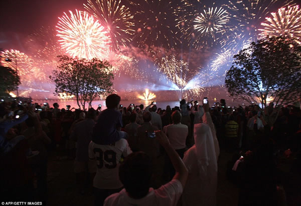 Kuwait fuegos artificiales jubileo oro (4)