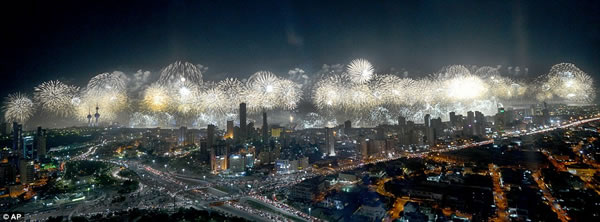 Kuwait fuegos artificiales jubileo oro (2)