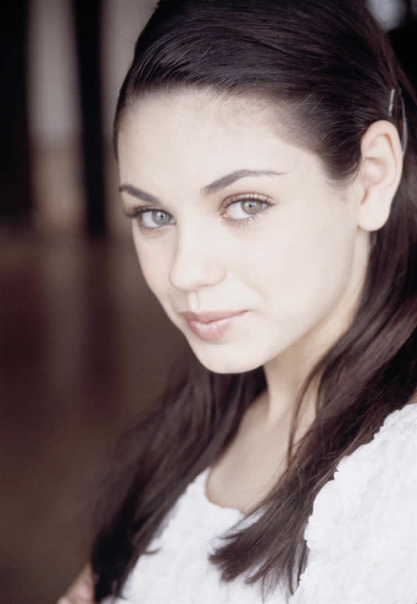 Mila Kunis hermosa sin maquillaje (1)