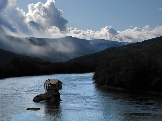 Casa río Drina Serbia (1)