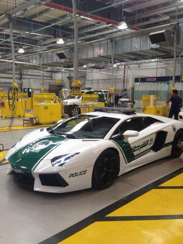 Policía de Dubai Lamborghini Aventador (1)