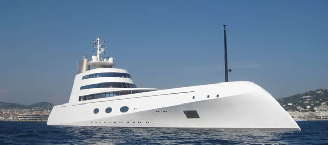 Giga-Yacht