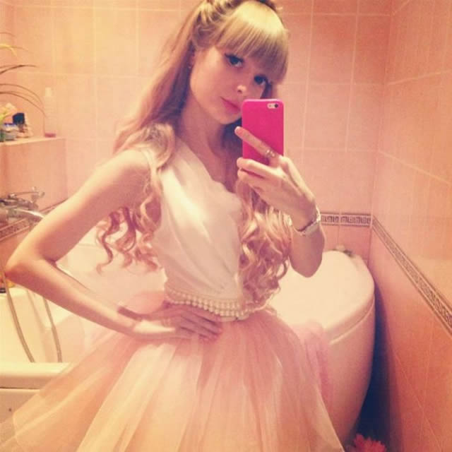 Angelika Kenova Barbie Vida Real (6)