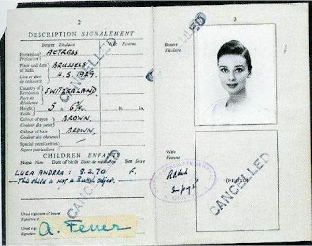 Pasaporte de Audrey Hepburn (17)