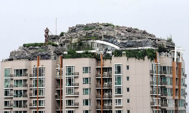 Excéntrico empresario construye casa en edificio en Beijing (8)