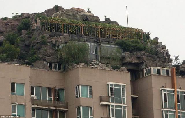 Excéntrico empresario construye casa en edificio en Beijing (7)