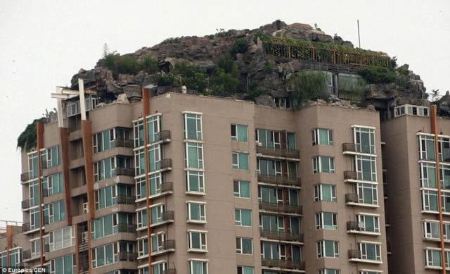 Excéntrico empresario construye casa en edificio en Beijing (6)