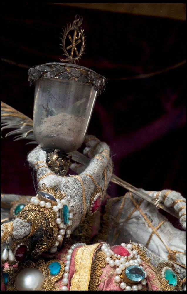 Esqueletos con joyas, santos catacumbas roma (5)