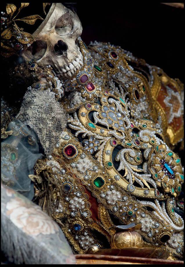 Esqueletos con joyas, santos catacumbas roma (4)