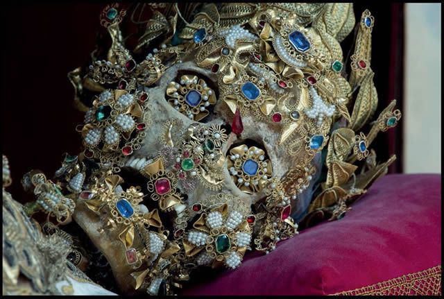 Esqueletos con joyas, santos catacumbas roma (11)