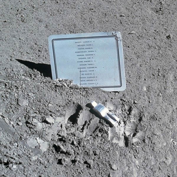 Astronauta Caído de Paul Van Hoeydonck