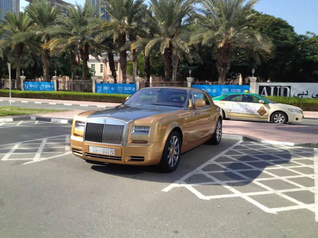 Autos lujo Universidad Americana de Dubai (20)