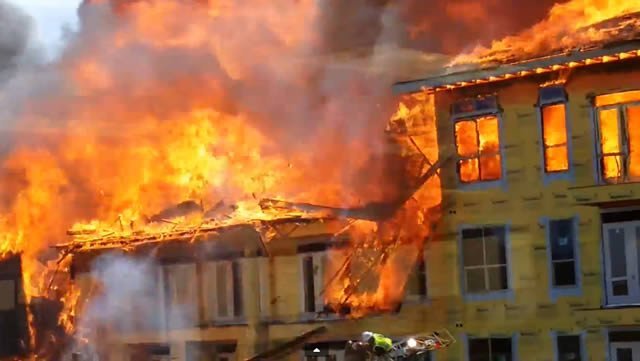 Impresionante rescate de un edificio en llamas