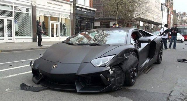 Lamborghini Aventador se accidenta