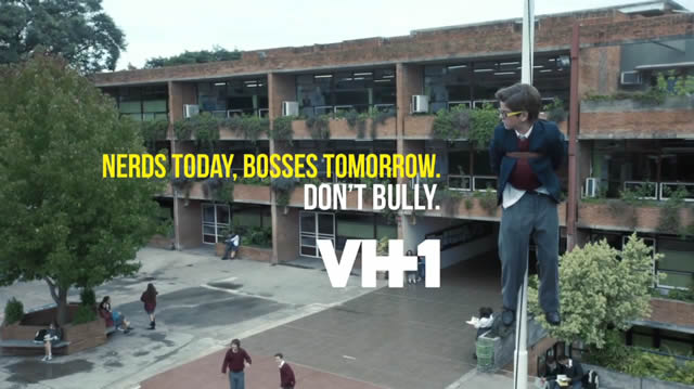 "I will survive" Campaña contra el Bullying de VH1