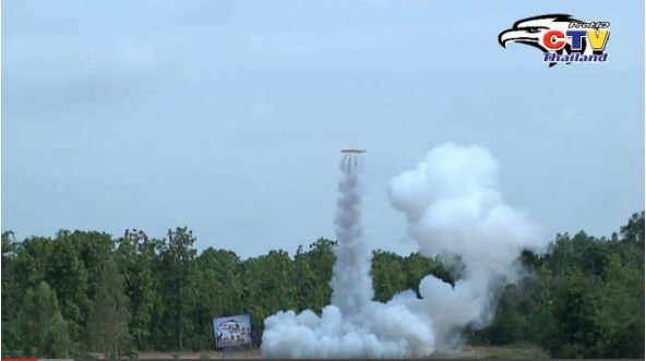 Increíbles cohetes giratorios en Tailandia
