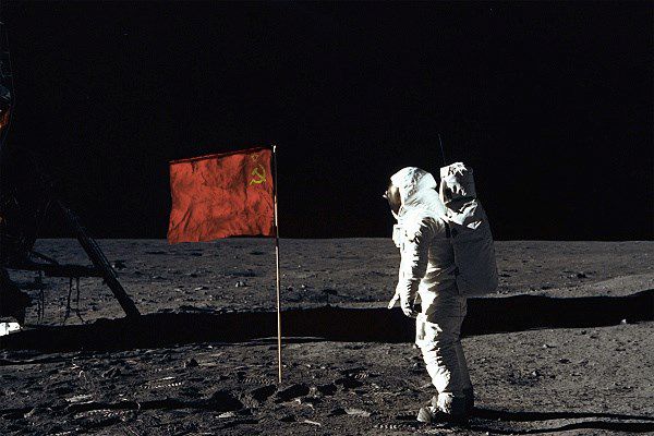 hombre la luna bandera sovietica