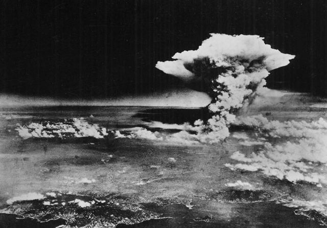 explosión bomba atomica