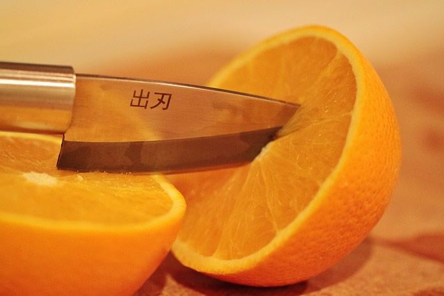 cuchillo-naranja