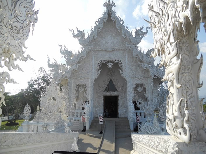 templo blanco tailandia (7)
