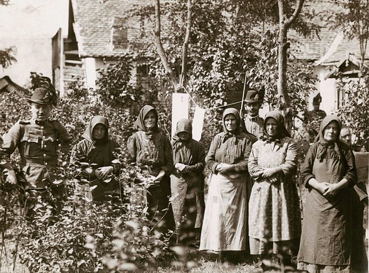 Arrestos en 1929. Imagen: Munkácsi Márton.
