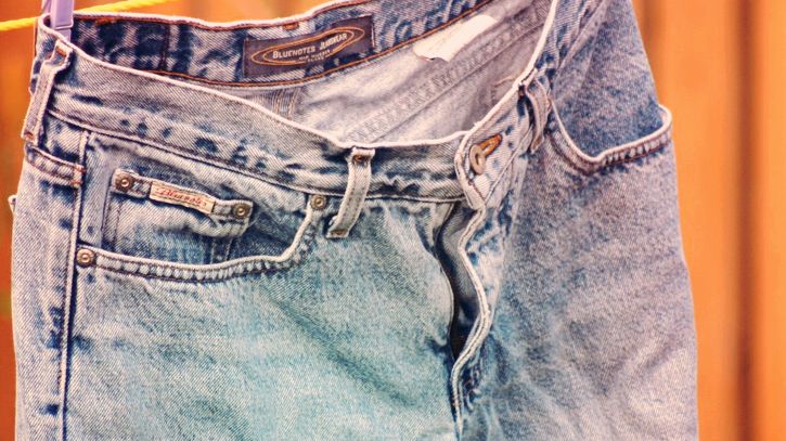 jeans-pantalones-bolso-pequeño-cuadrado