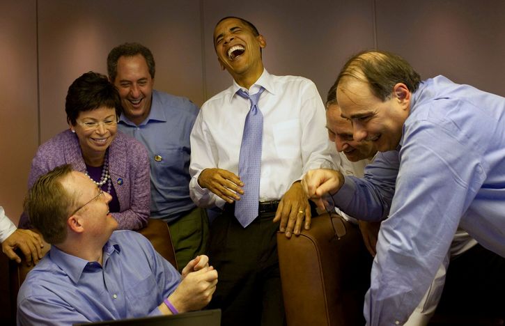 obama rie en el trabajo