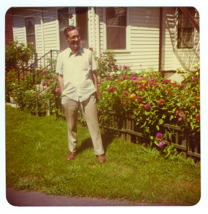 Henry M. en el jardín de la casa donde vívía en los años 70.