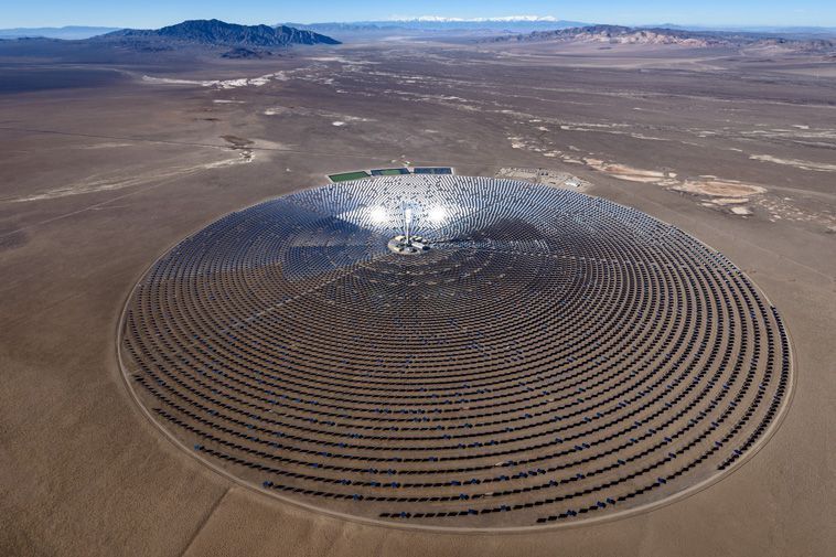 La Planta de Energía Solar Crescent Dunes produce alrededor de 110 MW con la tecnología de torres de concentración y sales fundidas. La empresa planea construir 10 más de estos en un lugar aún no especificado en Nevada.