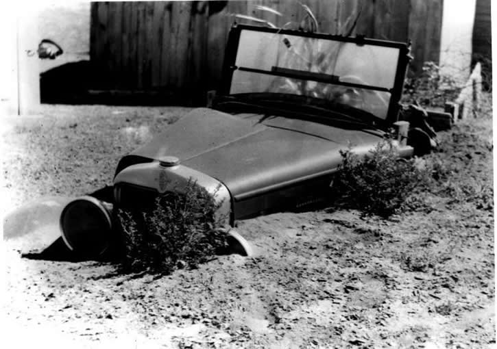 Auto sepultado dust bowl