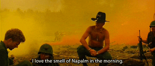 amo el olor del napalm por la mañana