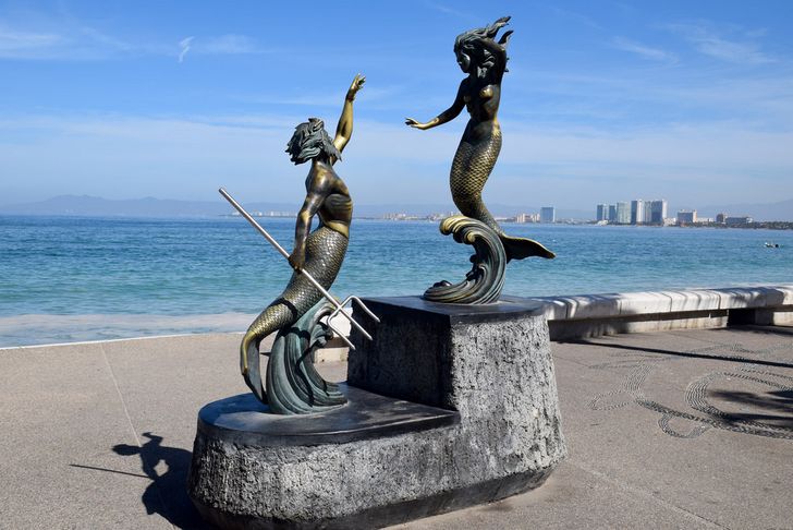 estatua sirena y triton