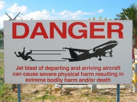 advertencia aeropuerto isla san martin caribe