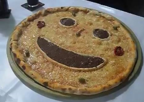 pizza sonriente