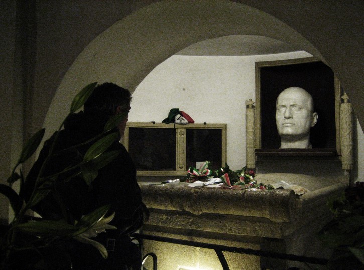 tumba de Benito Mussolini