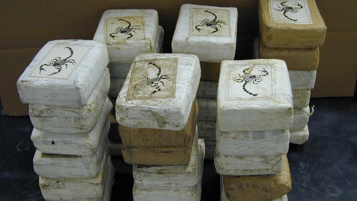 paquetes de droga etiquetados escorpion