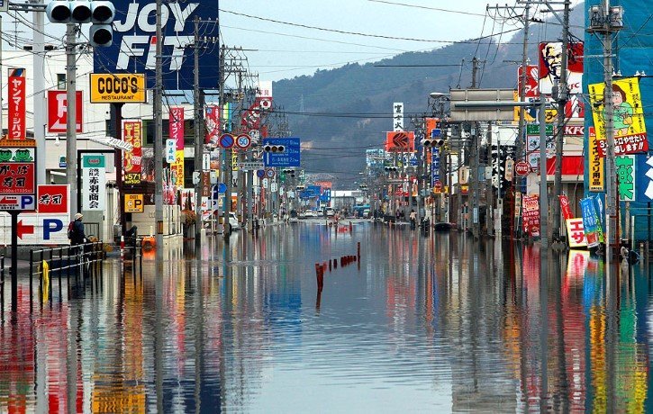 tohoku bajo el agua japon tsunami marzo 2011
