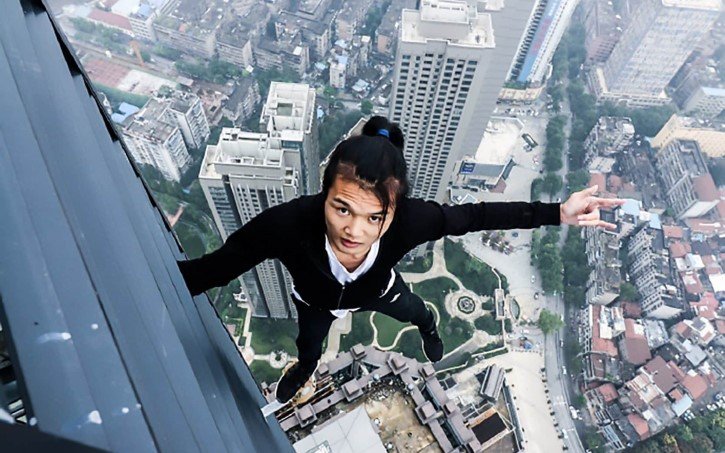 chino escalador rascacielos muere