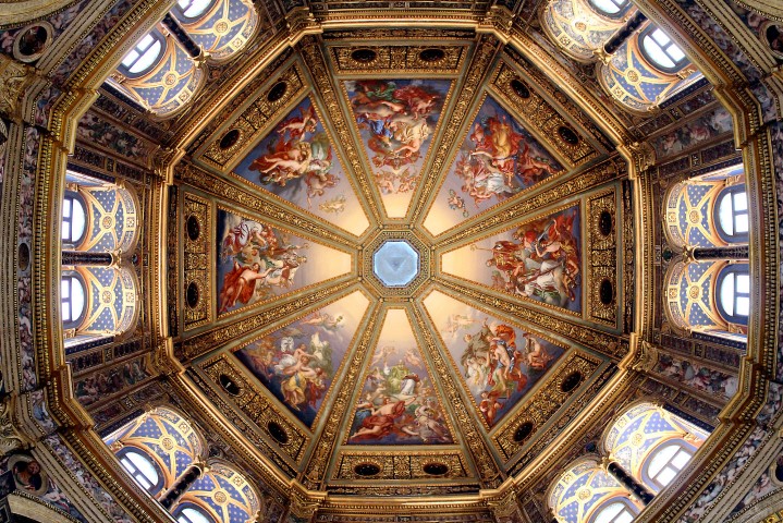 techo de iglesia con arte sacro Tempio Civico della Beata Vergine
