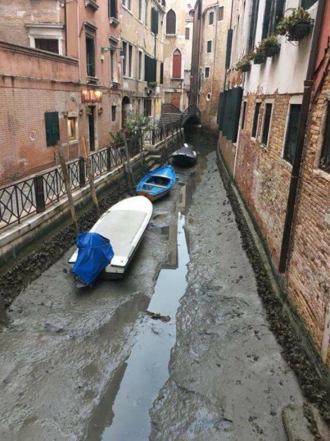 Canales de venecia secos (3)
