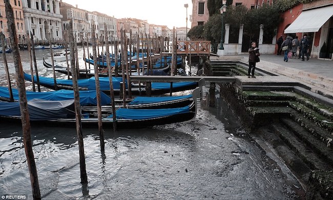 Canales de venecia secos (4)