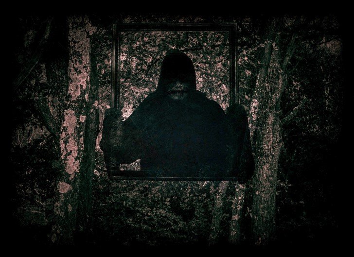 Hombre invisible terror bosque