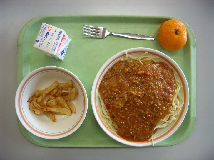 Desayuno escolar en japon