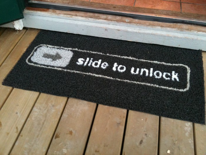 Felpudo slide to unlock